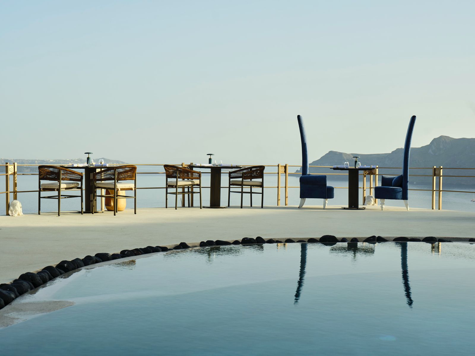 Lauda Restaurant in Santorini | Luxevacay