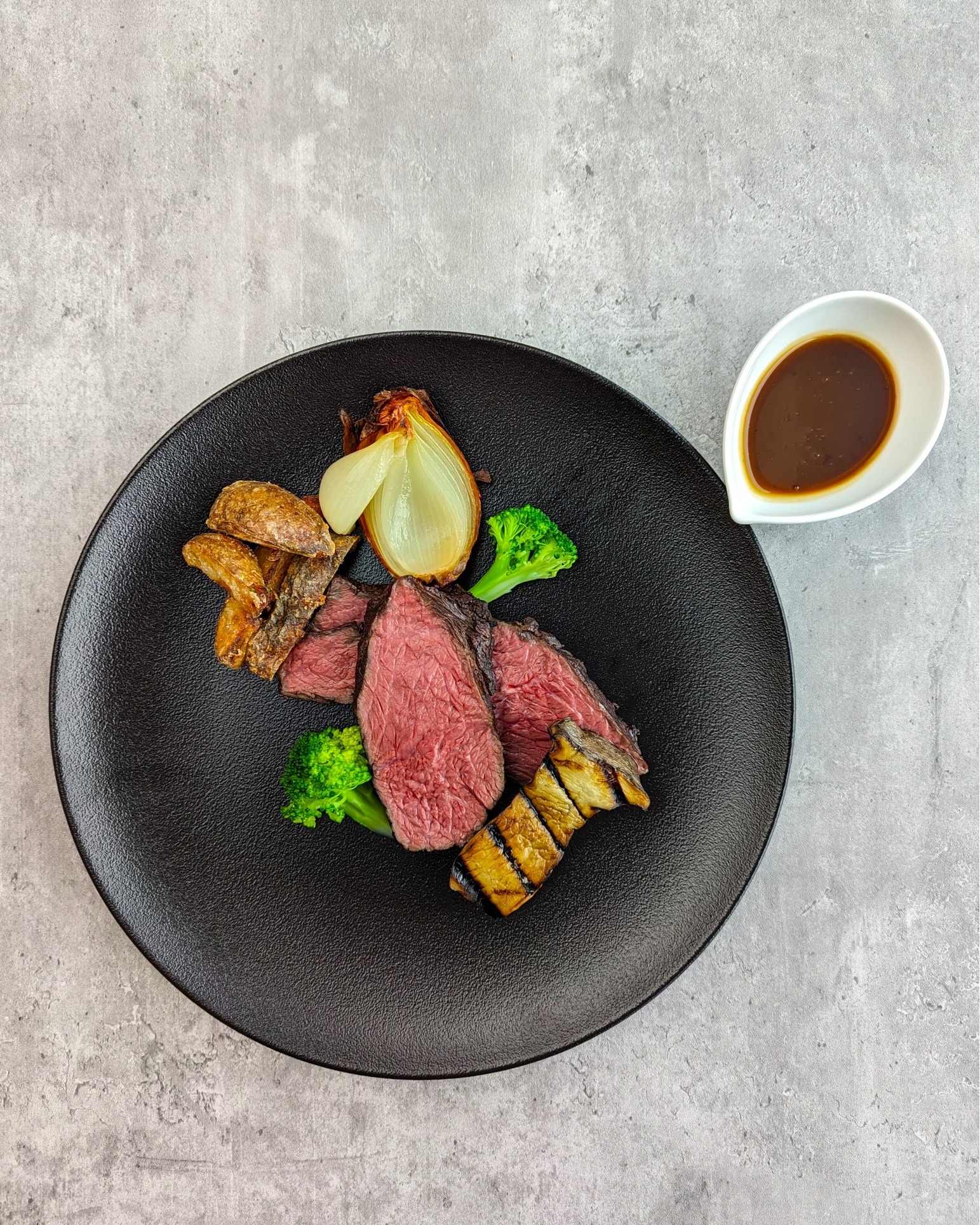 Luxevacay - Niseko - Restaurants - Mirun Niseko - Blackwood Grill
