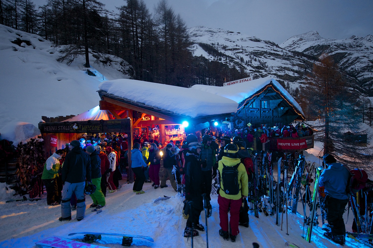 Luxevacay - Zermatt Ski Resort - Hennu Stall Apres Ski Bar